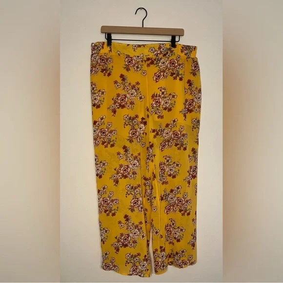 Torrid - Wide Leg Pants Yellow Floral Chiffon Semi Sheer with Short - Size 1 - Picture 3 of 8